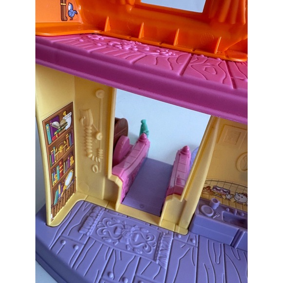 Fisher Price Little People Belle's Klip Klop Cottage Playset Beauty & the Beast - Picture 9 of 11